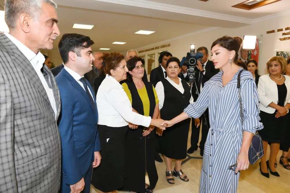 Mehriban Əliyeva 113 nömrəli məktəbdə - FOTOLAR