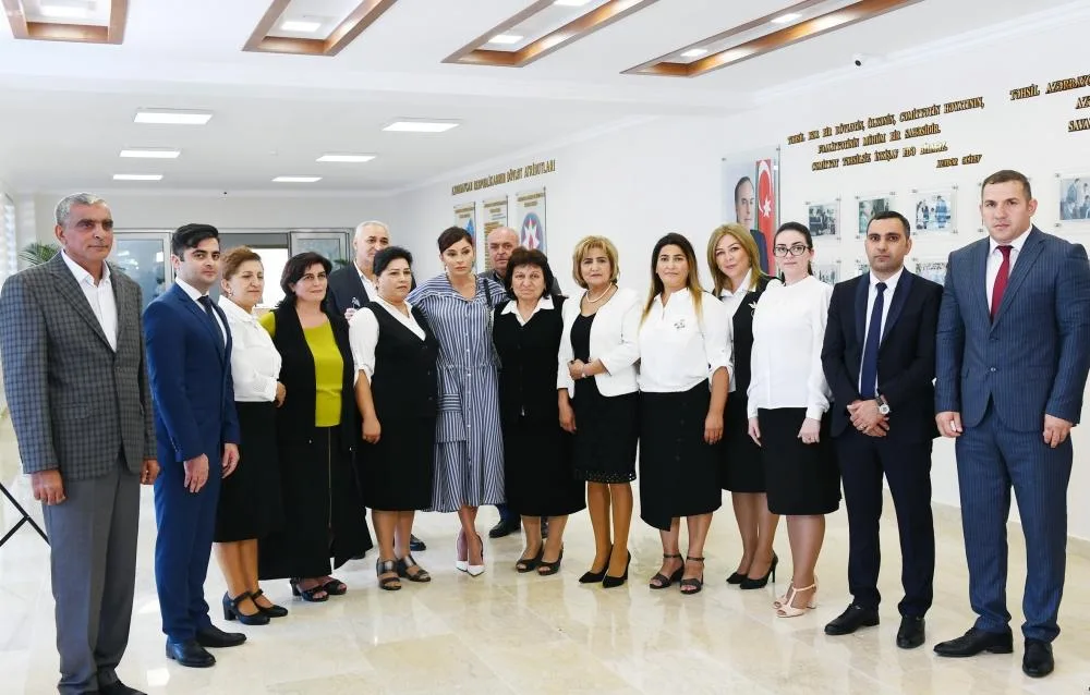 Mehriban Əliyeva 113 nömrəli məktəbdə - FOTOLAR