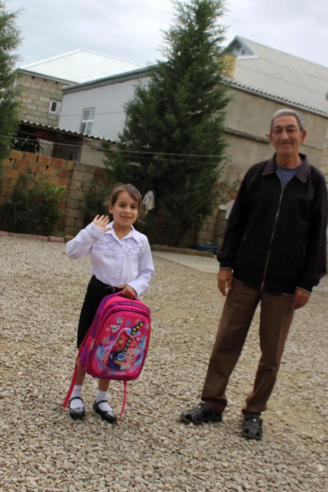 Siyəzəndə polis aztəminatlı ailələrə - YARDIM EDİB