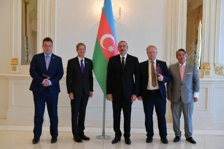 Prezident İlham Əliyev iki səfirin etimadnaməsini - QƏBUL ETDİ - FOTO