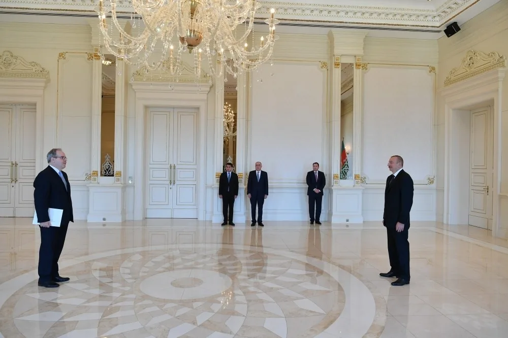 Prezident İlham Əliyev iki səfirin etimadnaməsini - QƏBUL ETDİ - FOTO