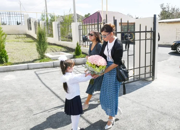 Mehriban Əliyeva uşaq bağçasının açılışında olub - -FOTOLAR