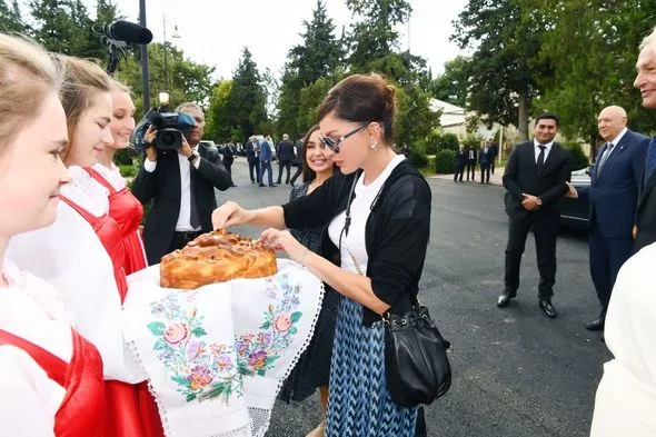 Mehriban Əliyeva və Leyla Əliyeva İvanovka kəndində oldu - -FOTOLAR