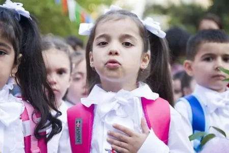 Bu gün 164 mindən çox şagird I sinfə gedir