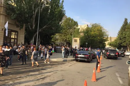Məktəbətrafı ərazilər nəzarətə götürülüb - BNA - FOTO