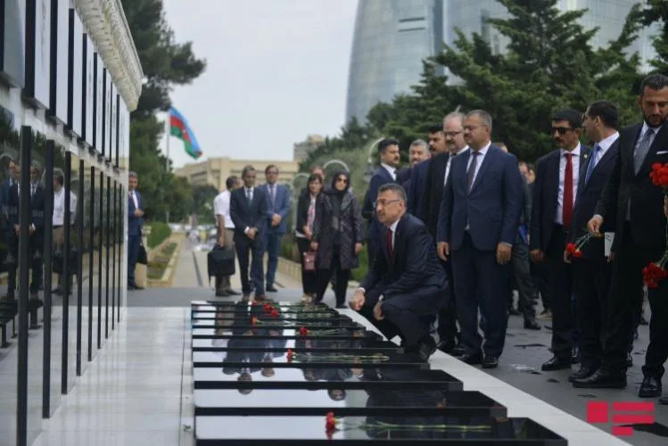 Türkiyənin vitse-prezidenti Bakıda səfərdədir - FOTOLAR