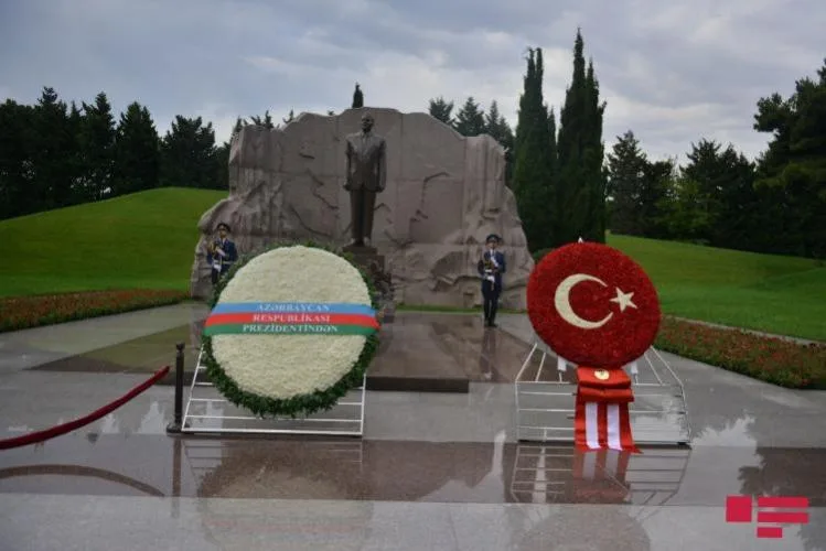 Türkiyənin vitse-prezidenti Bakıda səfərdədir - FOTOLAR