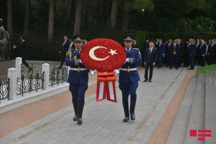 Türkiyənin vitse-prezidenti Bakıda səfərdədir - FOTOLAR