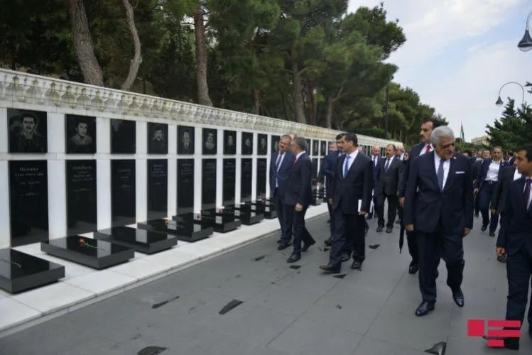Türkiyənin vitse-prezidenti Bakıda səfərdədir - FOTOLAR