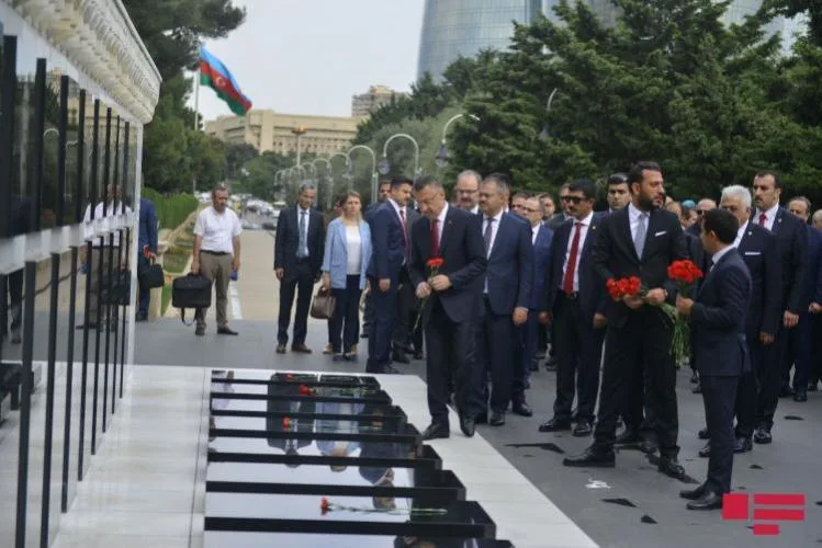 Türkiyənin vitse-prezidenti Bakıda səfərdədir - FOTOLAR