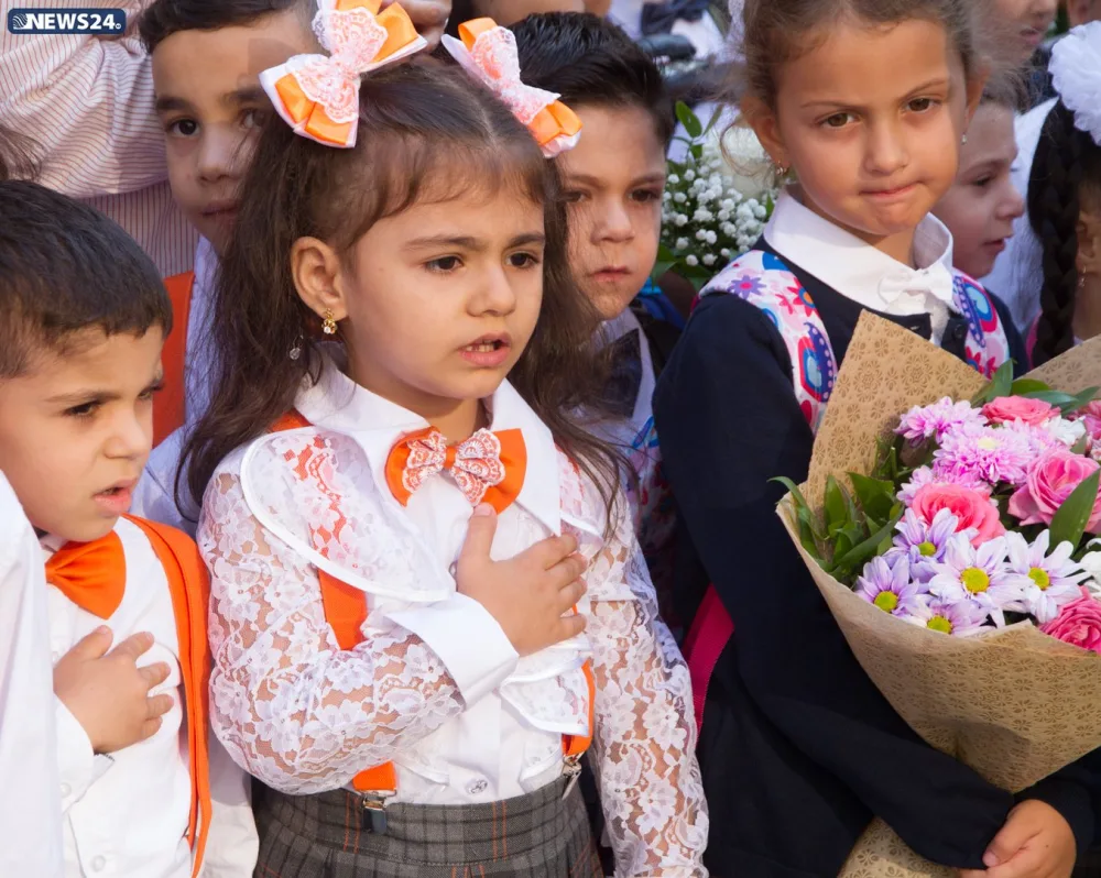Məktəblərdə ilk bilik günü həyəcanı - FOTOREPORTAJ