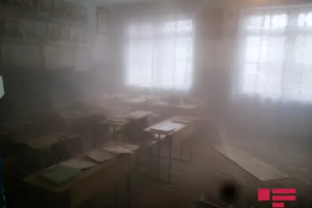 Azərbaycanda yeni dərs ilinin ilk günü məktəbin - TAVANI ÇÖKDÜ - FOTO