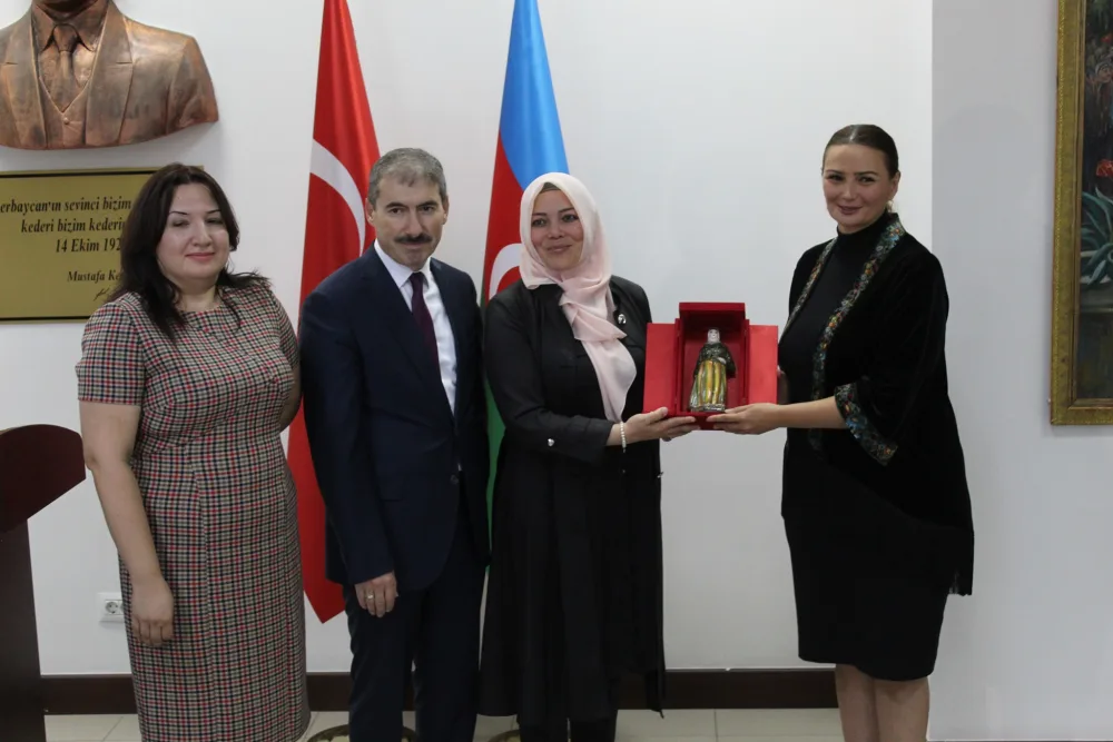 Qənirə Paşayeva türk gəncliyinə - ÇAĞIRIŞ ETDİ - FOTO