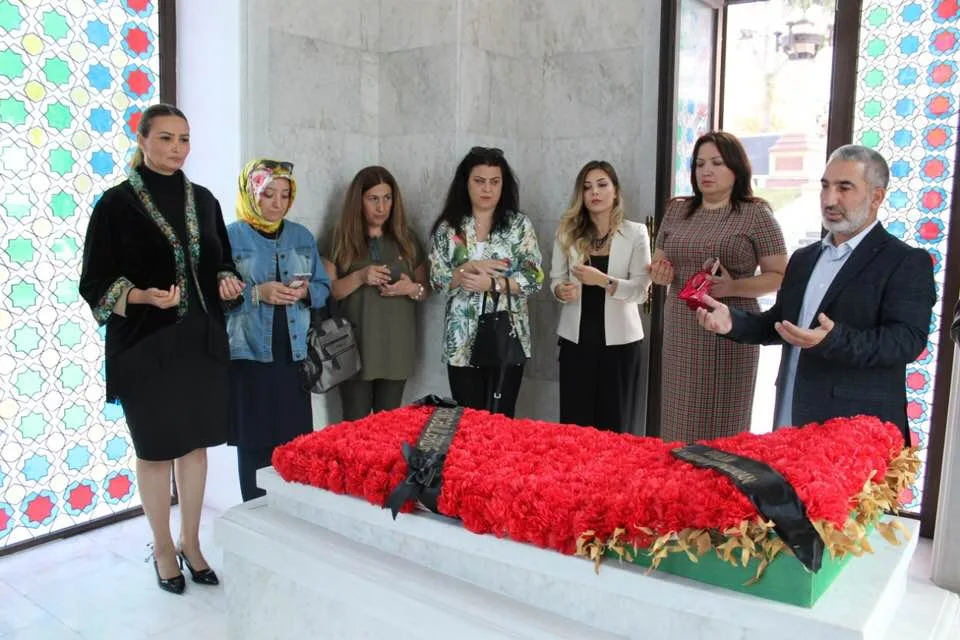 Qənirə Paşayeva türk gəncliyinə - ÇAĞIRIŞ ETDİ - FOTO