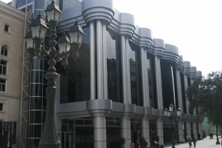 Bakıda teatrın - TAVANI ÇÖKDÜ
