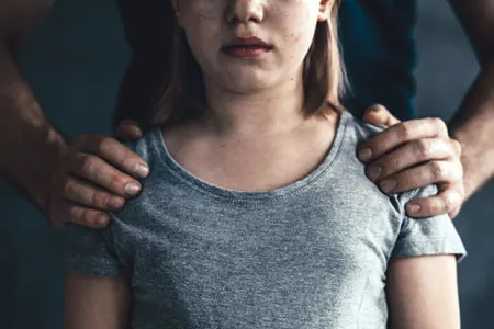 Bakıda 32 yaşlı ata azyaşlı qızına - TƏCAVÜZ ETDİ