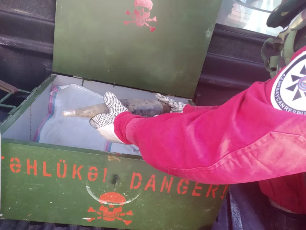 Gəncədə marketin qarşısında - RAKET TAPILDI