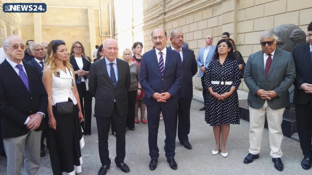 " Üzeyir Hacıbəyli milli musiqi sənətimizin və tariximizin silinməz izidir"- - ƏBÜLFƏS QARAYEV - FOTOLAR - VİDEO