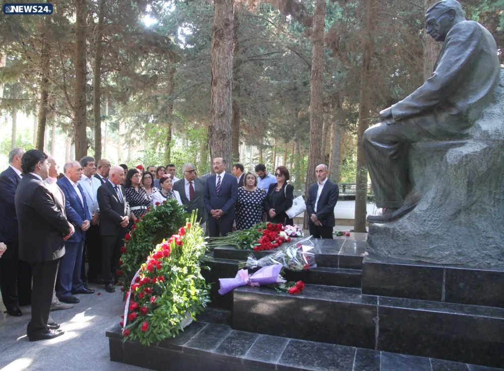 " Üzeyir Hacıbəyli milli musiqi sənətimizin və tariximizin silinməz izidir"- - ƏBÜLFƏS QARAYEV - FOTOLAR - VİDEO