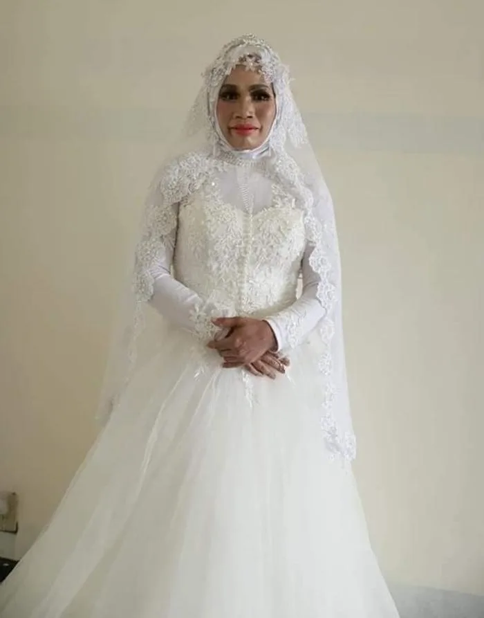 Yusif şok yaşadı - İNTERNETDƏ TANIŞ OLDUĞU QIZ TOY GÜNÜ NƏNƏ ÇIXDI - FOTO