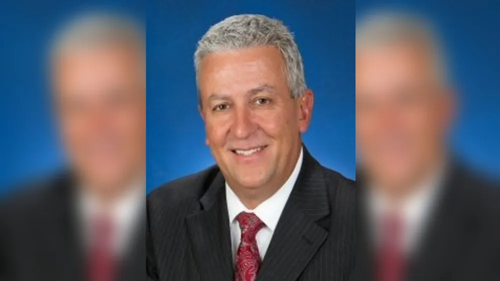 Dövlət rəsmisi uşaq pornosu yaydı - FOTO