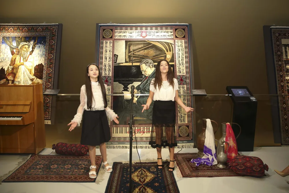 Üzeyir Hacıbəyli yaradıcılığının xalçalarımızda - TƏRƏNNÜMÜ - FOTO