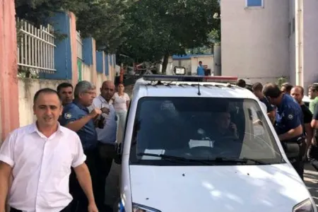 18 yaşlı gənc məşhur həkimi bıçaqladı - dişi keyləşmədiyi üçün