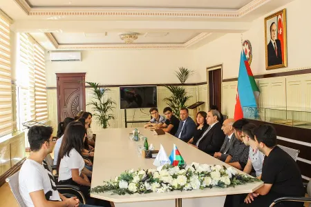BDU rektoru Prezident təqaüdçüləri ilə görüşdü
