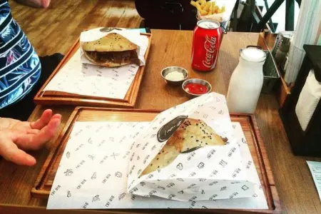 Zəhərlənməyə görə Bakıdakı məşhur dönərxana bağlandı - ARAŞDIRMA BAŞLADI