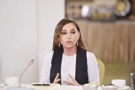 "Qəhrəmanlığa bərabər əməyinizə, fədakarlığınıza görə çox sağ olun" - Mehriban Əliyeva neftçiləri TƏBRIK ETDI