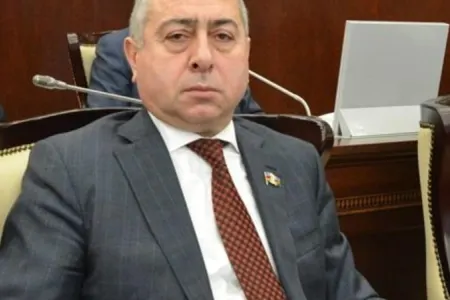 Azərbaycanda millət vəkili 300 min dollara görə deputat vəsiqəsini girov qoydu - ŞOK OLAY