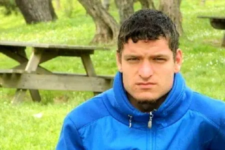 Anasını, atasını, bacı və qardaşını gözünü qırpmadan öldürdü - Kredit borcuna görə