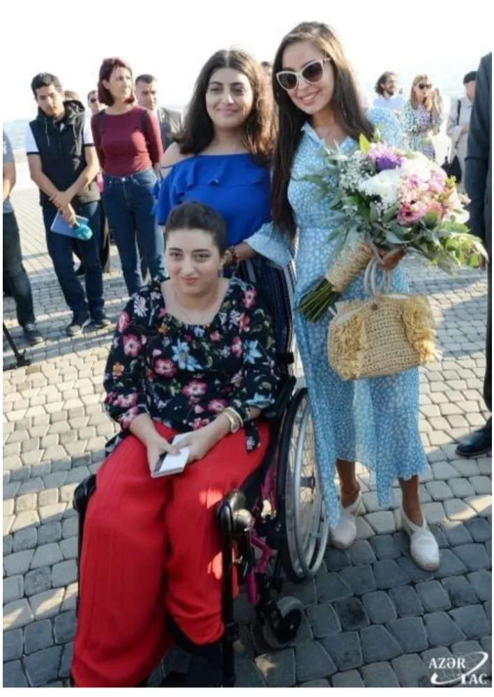 Leyla Əliyeva fotosərgidə - FOTOLAR