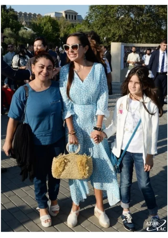Leyla Əliyeva fotosərgidə - FOTOLAR