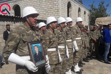 Hərbi qulluqçumuz dəfn edildi - Fotolar