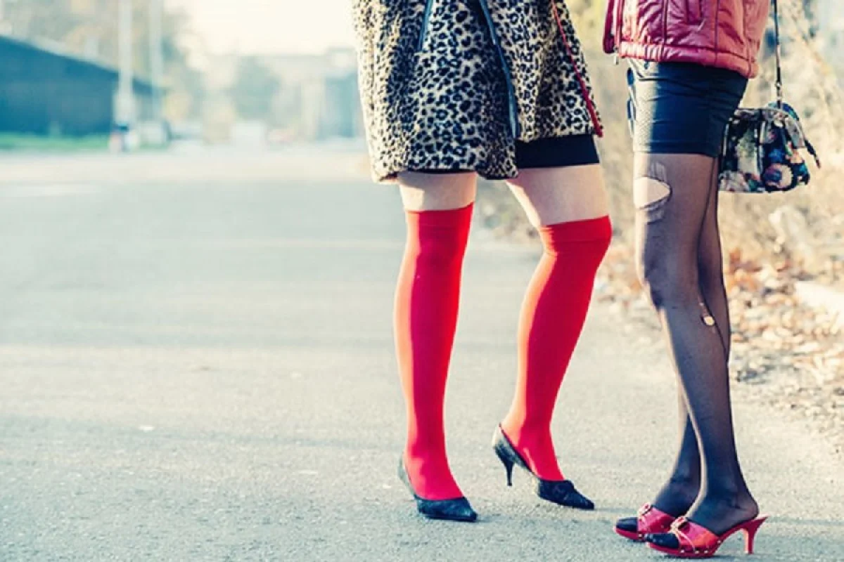 Bakıda fahişələr - TURİSTİ SOYDU