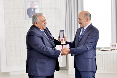 Cahangir Novruzova “Xalq artisti” fəxri adı - TƏQDİM OLUNDU