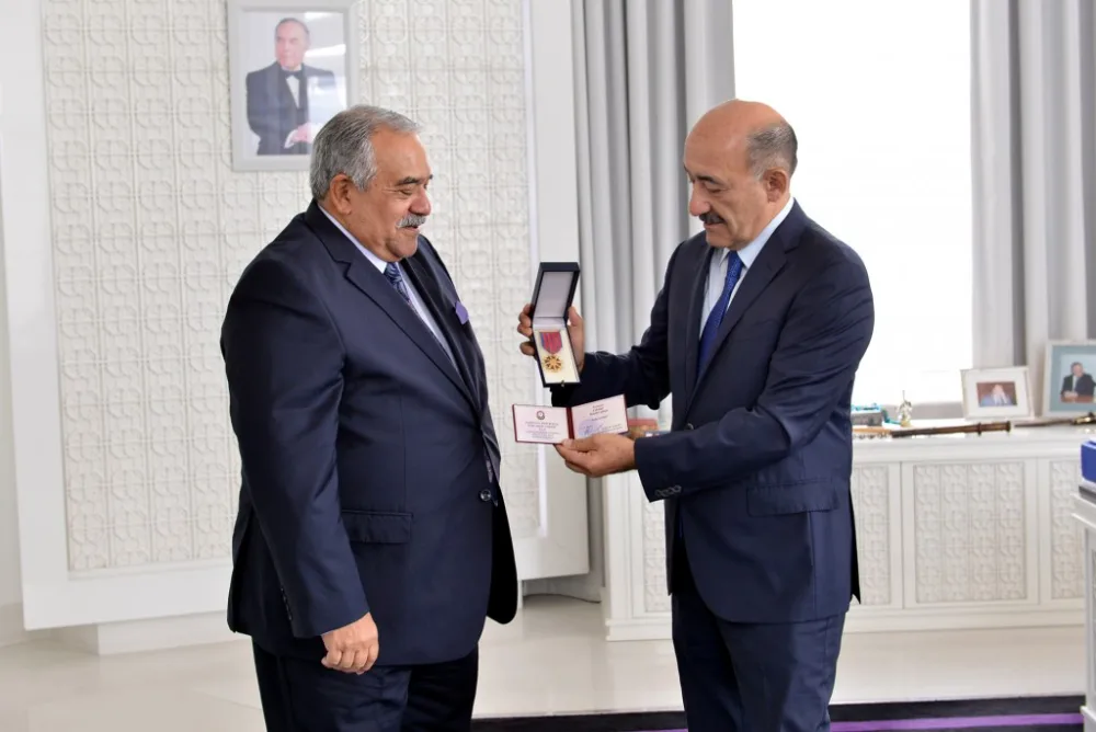 Cahangir Novruzova “Xalq artisti” fəxri adı - TƏQDİM OLUNDU