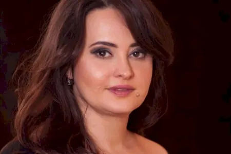 Mehriban Əliyeva Əməkdar artistə ev verdi: - "Xəstə və qoca anamın..."