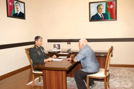 Vilayət Eyvazov vətəndaşların müraciətlərini dinlədi