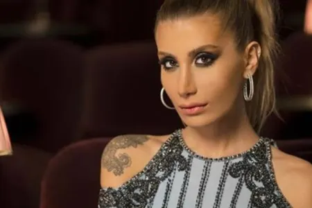 İrem Derici - QONŞUSUNA AŞIQ OLDU