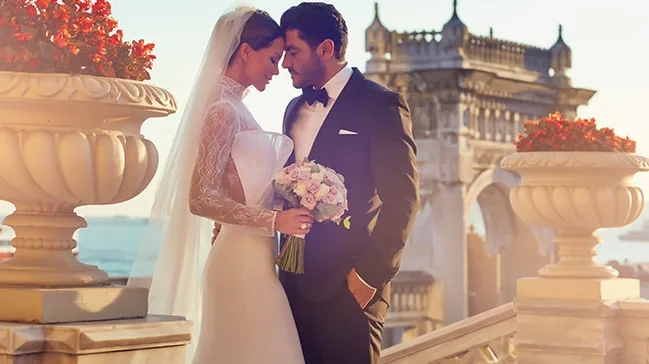 Ebru Şallı ailəsini dağıtdığı kişiyə ərə getdi