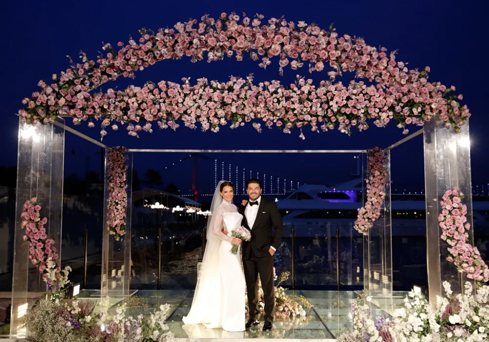 Ebru Şallı ailəsini dağıtdığı kişiyə ərə getdi