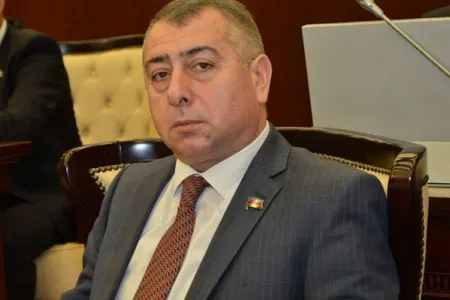 Deputat elə ilk iclasda mandatını itirə bilər - Video