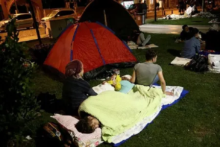 Gecədən səhərədək 41 yeraltı təkan - -İSTANBUL GECƏ DƏ SİLKƏLƏNDİ