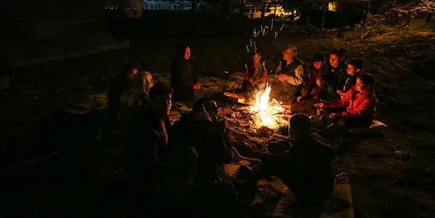 Zəlzələ təşvişi - İnsanlar parklarda gecələdi - FOTO - VİDEO