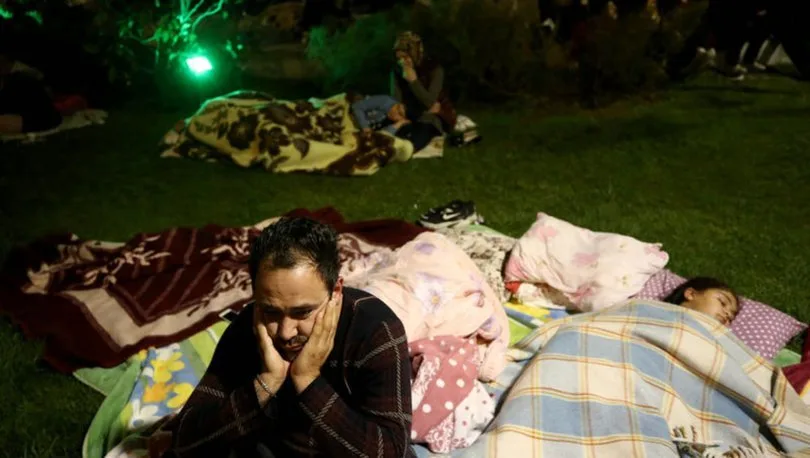 Zəlzələ təşvişi - İnsanlar parklarda gecələdi - FOTO - VİDEO