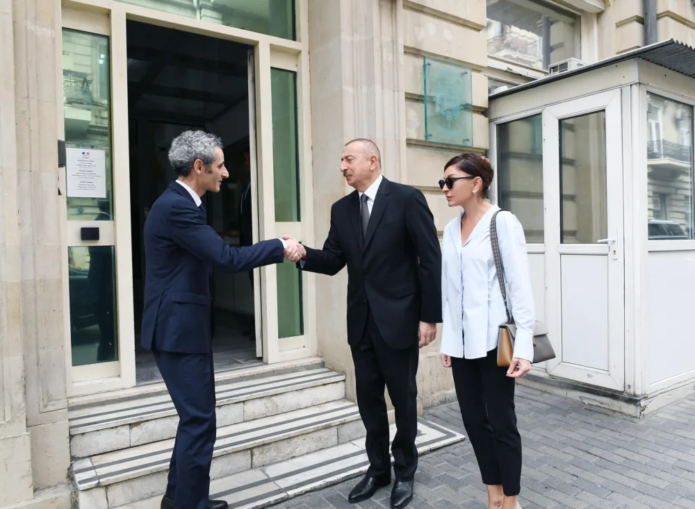 Prezident və xanımı Jak Şirakın vəfatı ilə əlaqədar - BAŞSAĞLIĞI VERDİ- YENİLƏNDİ