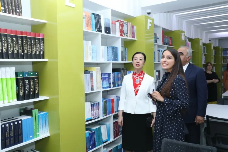 Leyla Əliyeva UNEC-də olub - -FOTOLAR