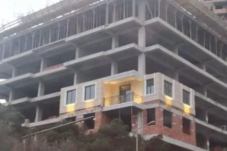 Bakıda tikintisi davam edən binada yaşayış aşkarlanıb